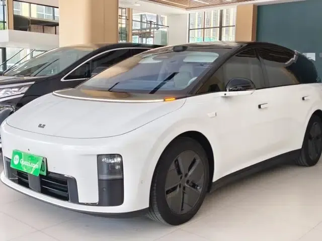 Li Auto i8 2025 Model Standard Version