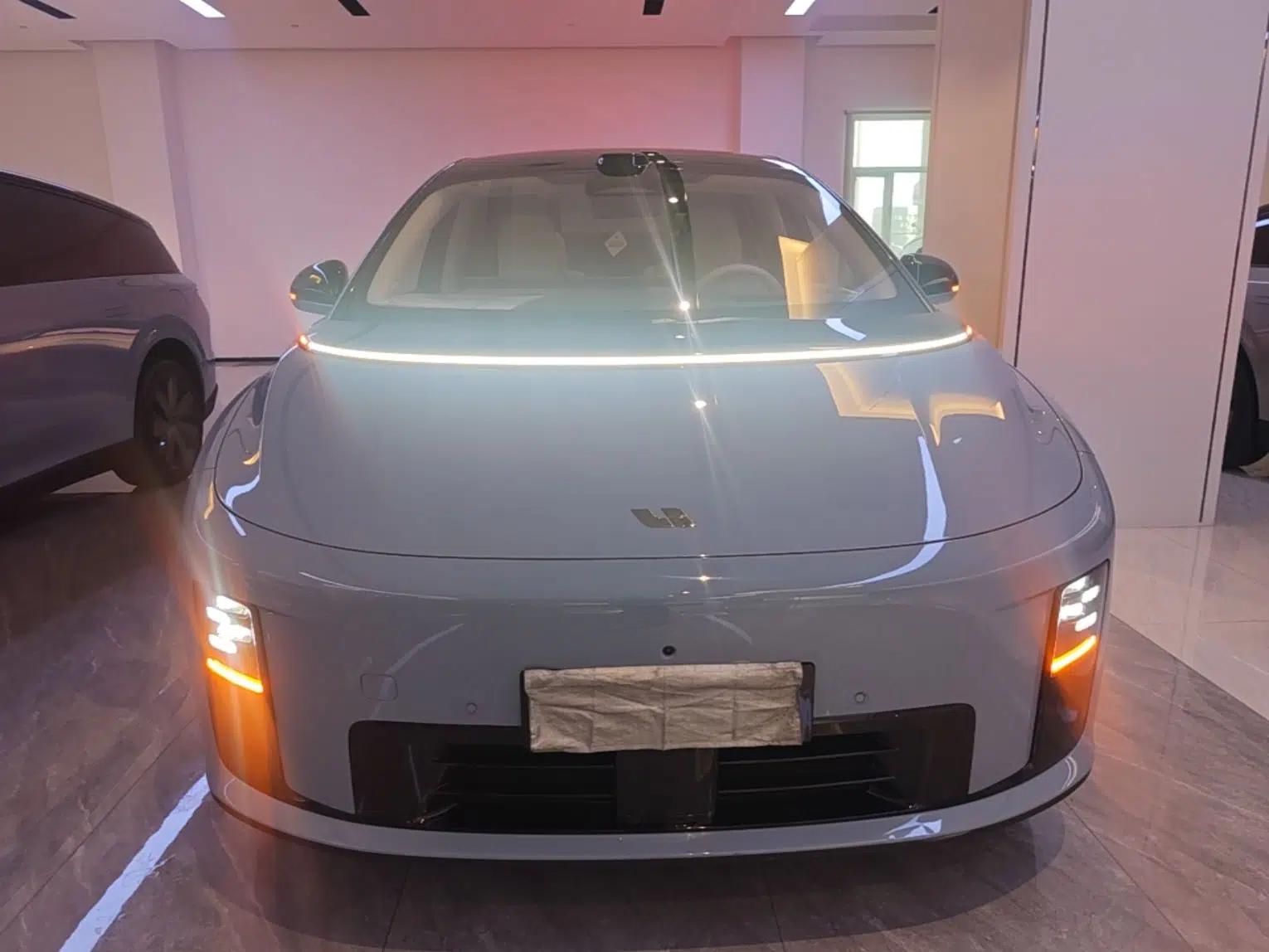 Li Auto i8 2025 Model Standard Version — миниатюра 2