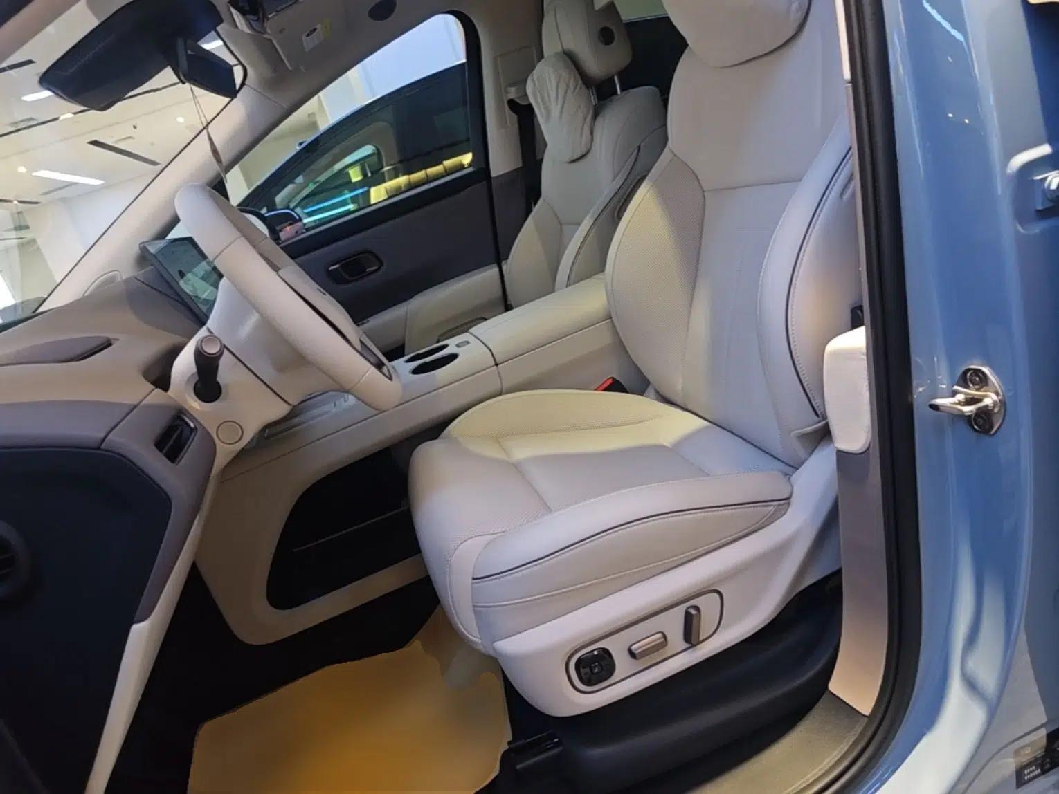 Li Auto i8 2025 Model Standard Version — миниатюра 17