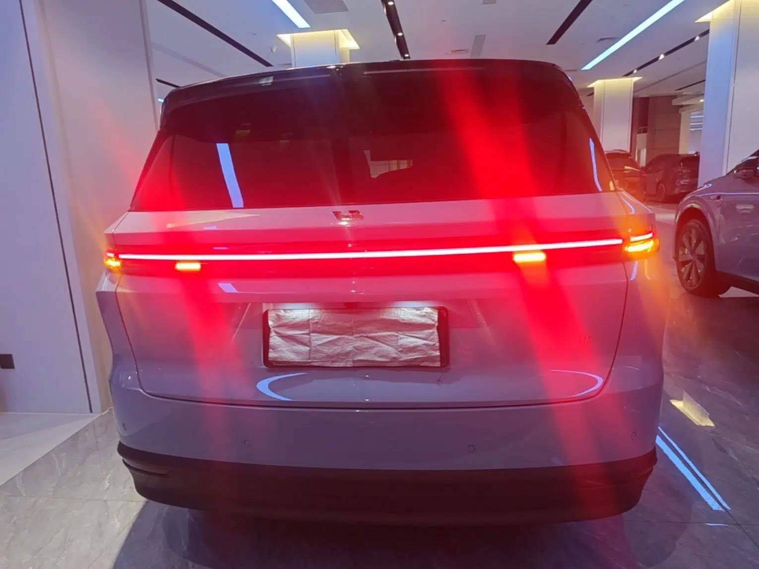 Li Auto i8 2025 Model Standard Version — миниатюра 5