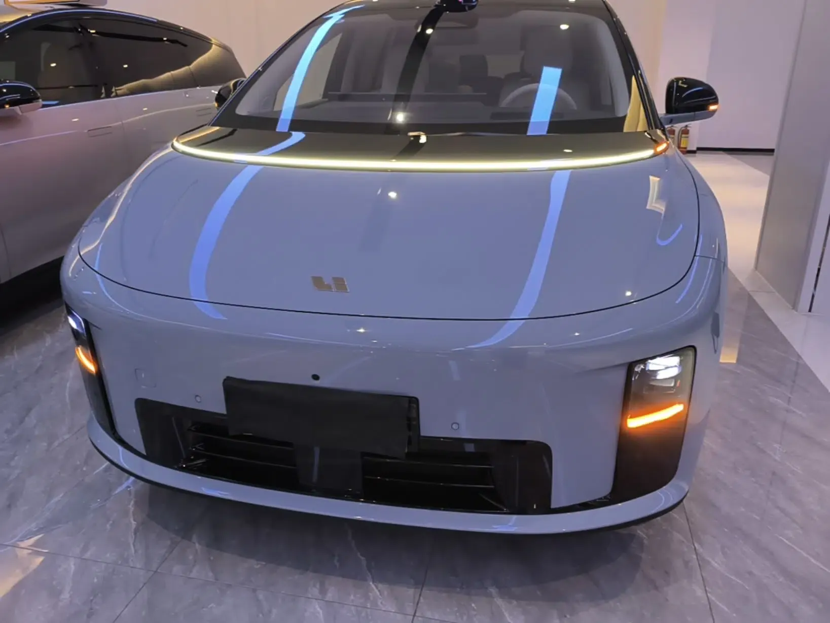 Li Auto i8 2025 Model Standard Version — миниатюра 2