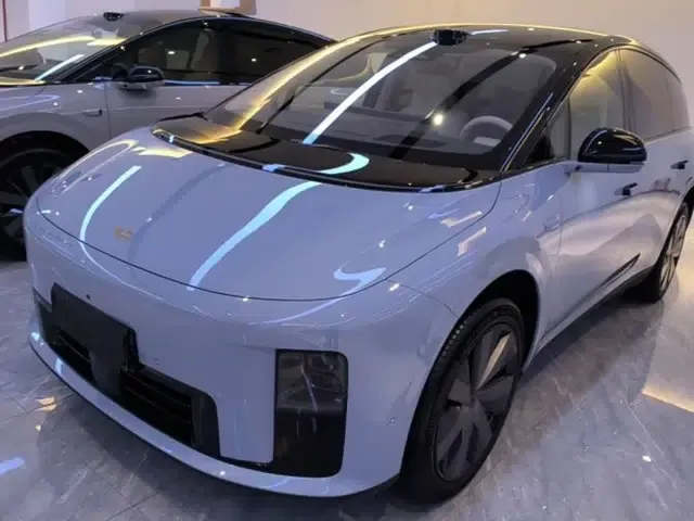 Li Auto i8 2025 Model Standard Version