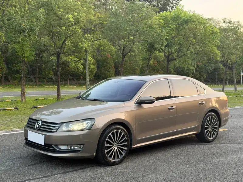 2014 Passat 2.0TSI DSG Royal Edition — миниатюра 1