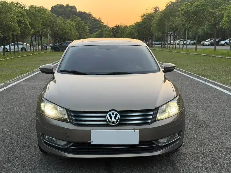 2014 Passat 2.0TSI DSG Royal Edition — миниатюра 2
