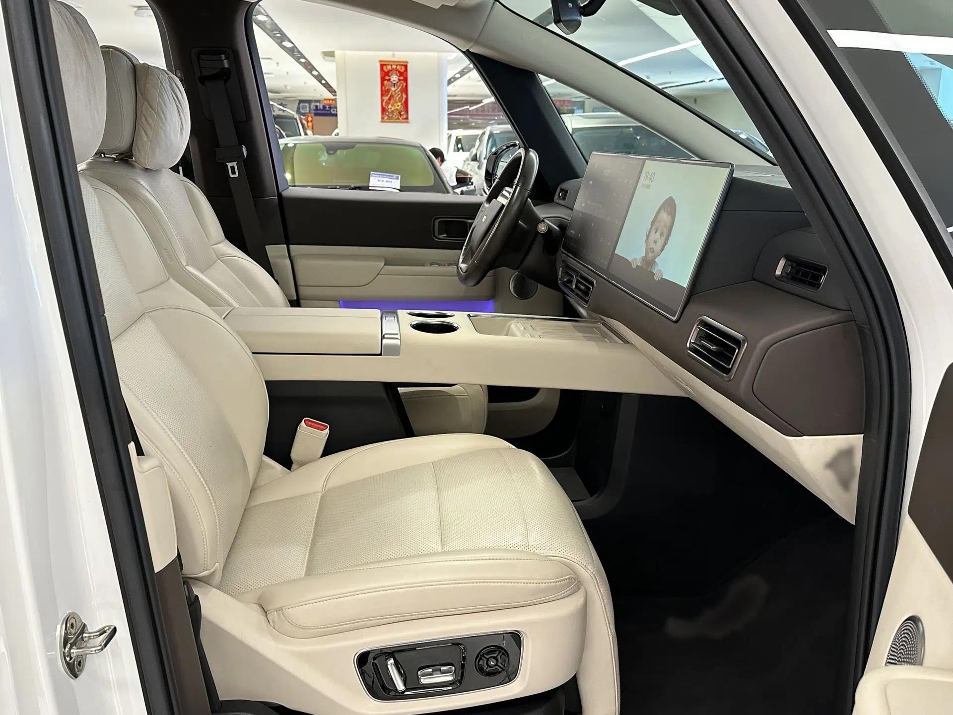 Li Auto MEGA 2024 Ultra Model — миниатюра 37