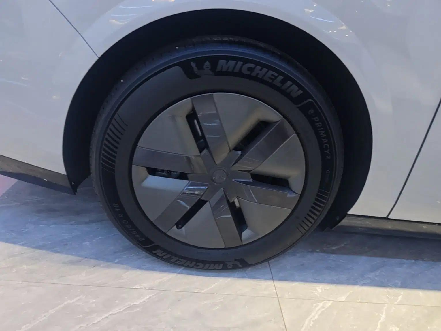Li Auto MEGA 2025 Ultra Smart Refreshed Edition — миниатюра 11