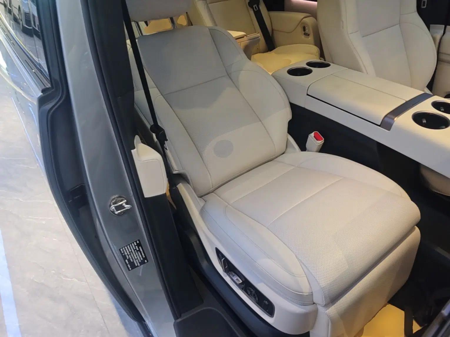 Li Auto MEGA 2025 Ultra Smart Refreshed Edition — миниатюра 19