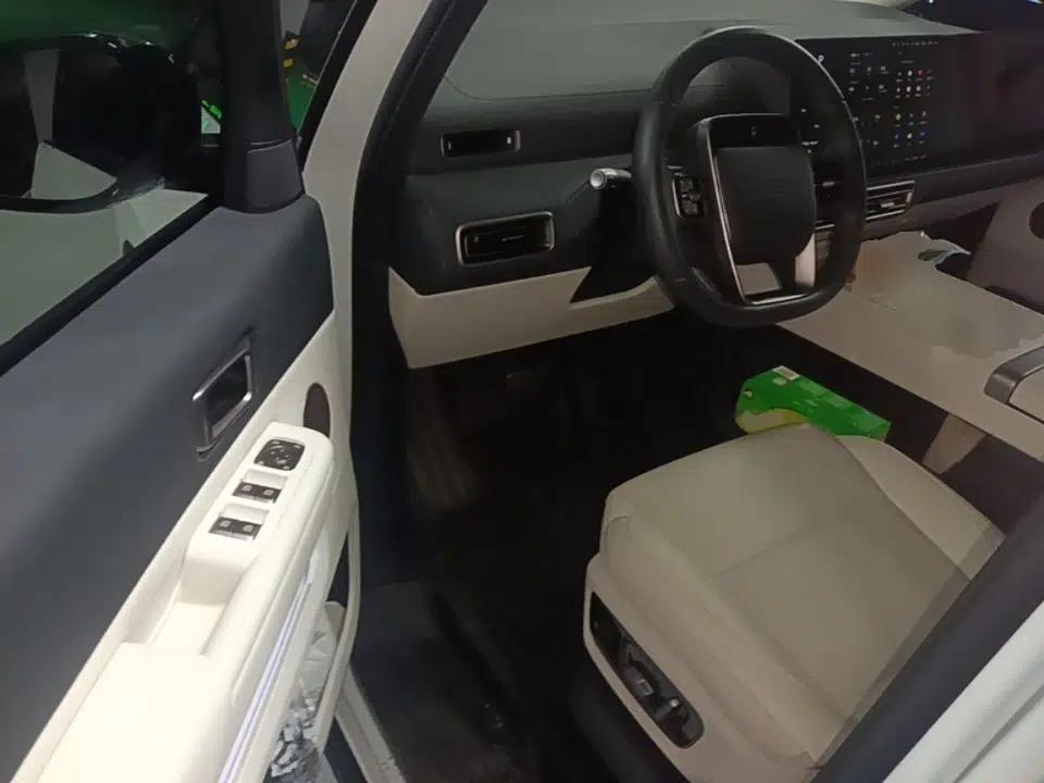 Li Auto MEGA 2025 Home Family Special Edition — миниатюра 23