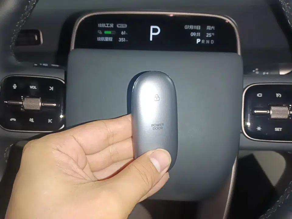 Li Auto MEGA 2025 Home Family Special Edition — миниатюра 28