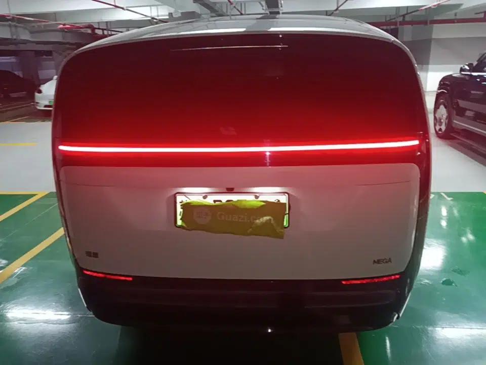 Li Auto MEGA 2025 Home Family Special Edition — миниатюра 5