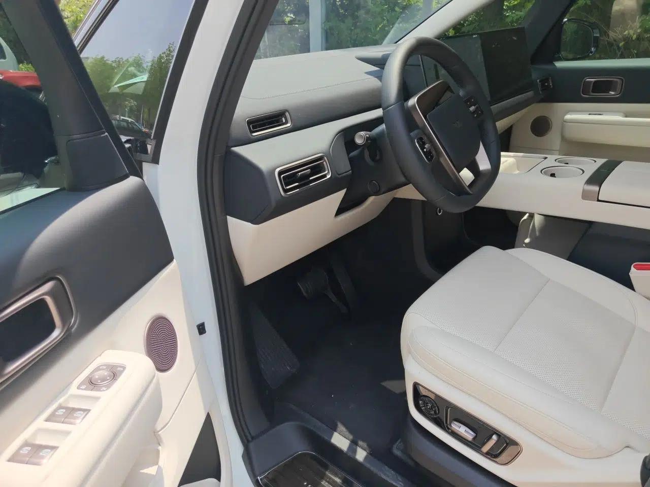 Li Auto MEGA 2025 Home Family Special Edition — миниатюра 16
