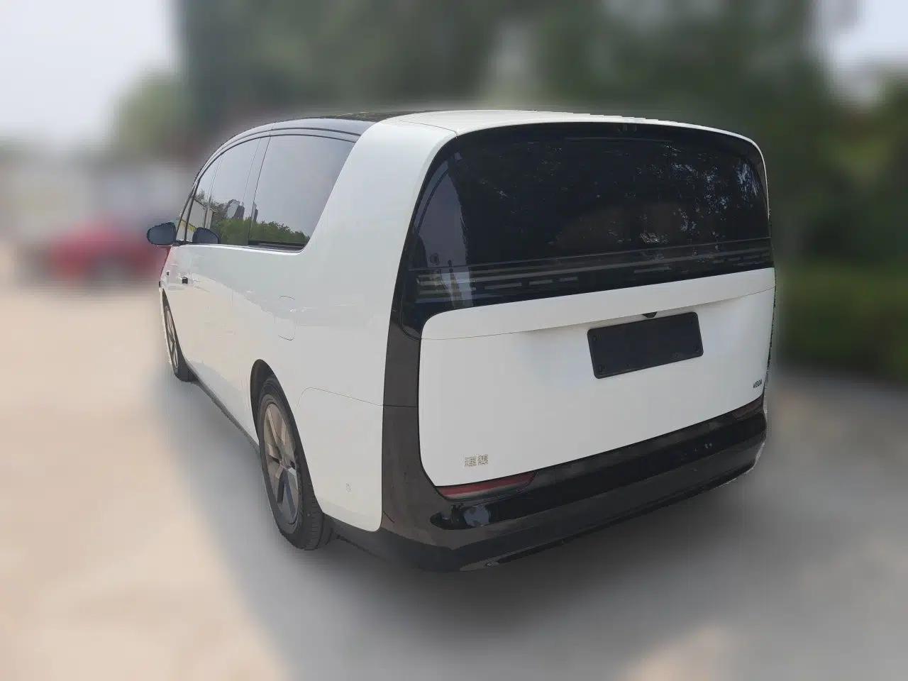 Li Auto MEGA 2025 Home Family Special Edition — миниатюра 4