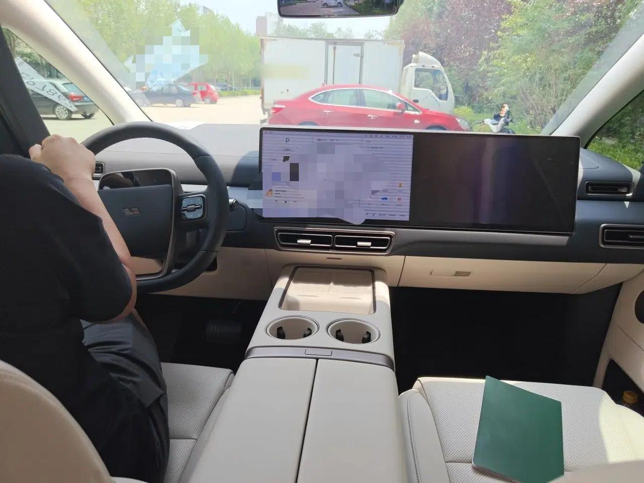 Li Auto MEGA 2025 Home Family Special Edition — миниатюра 9
