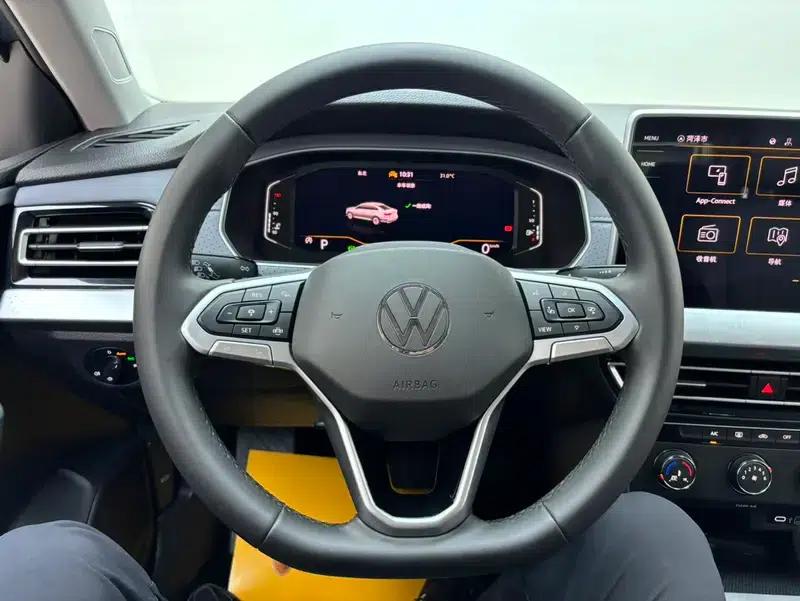 2023 Volkswagen Lavida Facelift 1.5L Automatic Five Million Edition — миниатюра 13