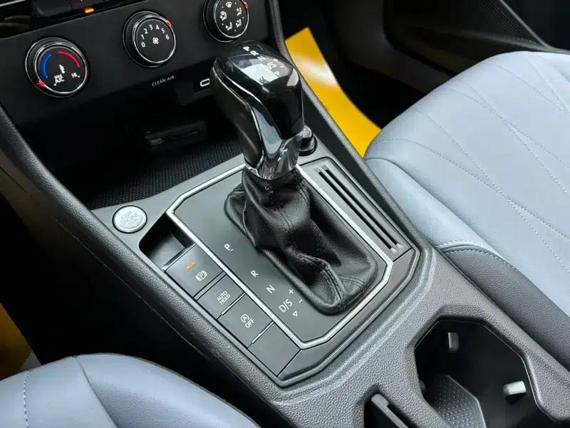 2023 Volkswagen Lavida Facelift 1.5L Automatic Five Million Edition — миниатюра 14