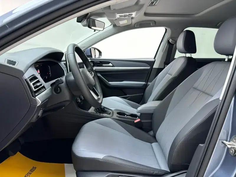 2023 Volkswagen Lavida Facelift 1.5L Automatic Five Million Edition — миниатюра 15