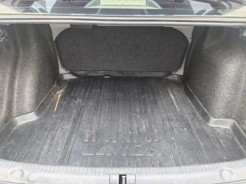 2013 Volkswagen Lavida 1.6L Automatic Comfort Edition — миниатюра 19