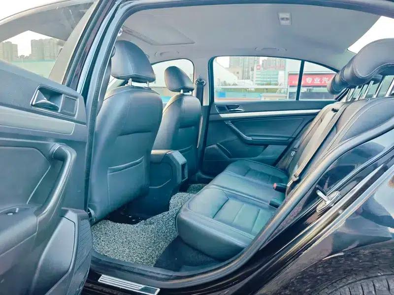 2015 Volkswagen Lavida 1.6L Automatic Comfort Edition — миниатюра 9