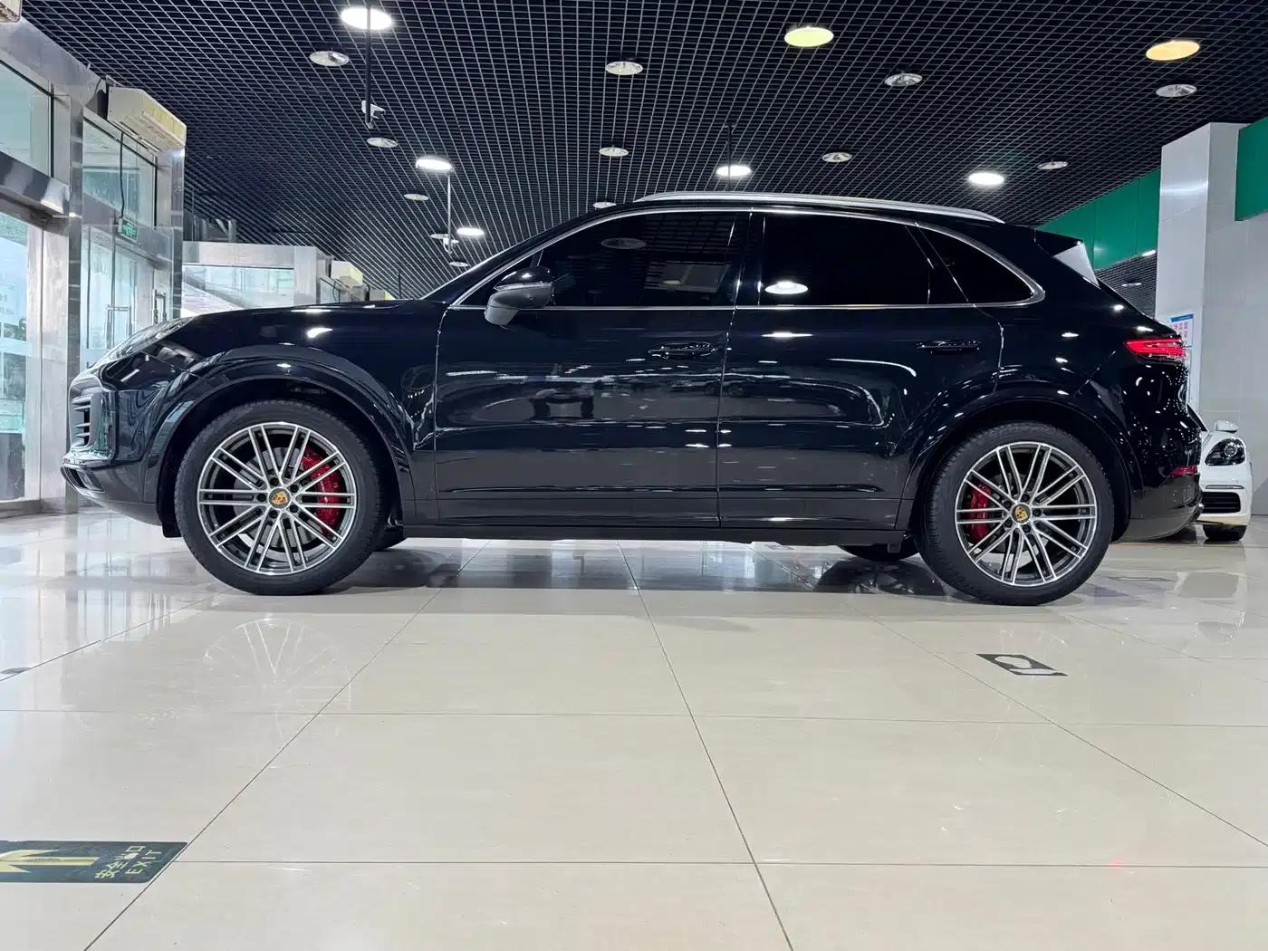 2022 Cayenne S 2.9T Platinum Edition — миниатюра 4