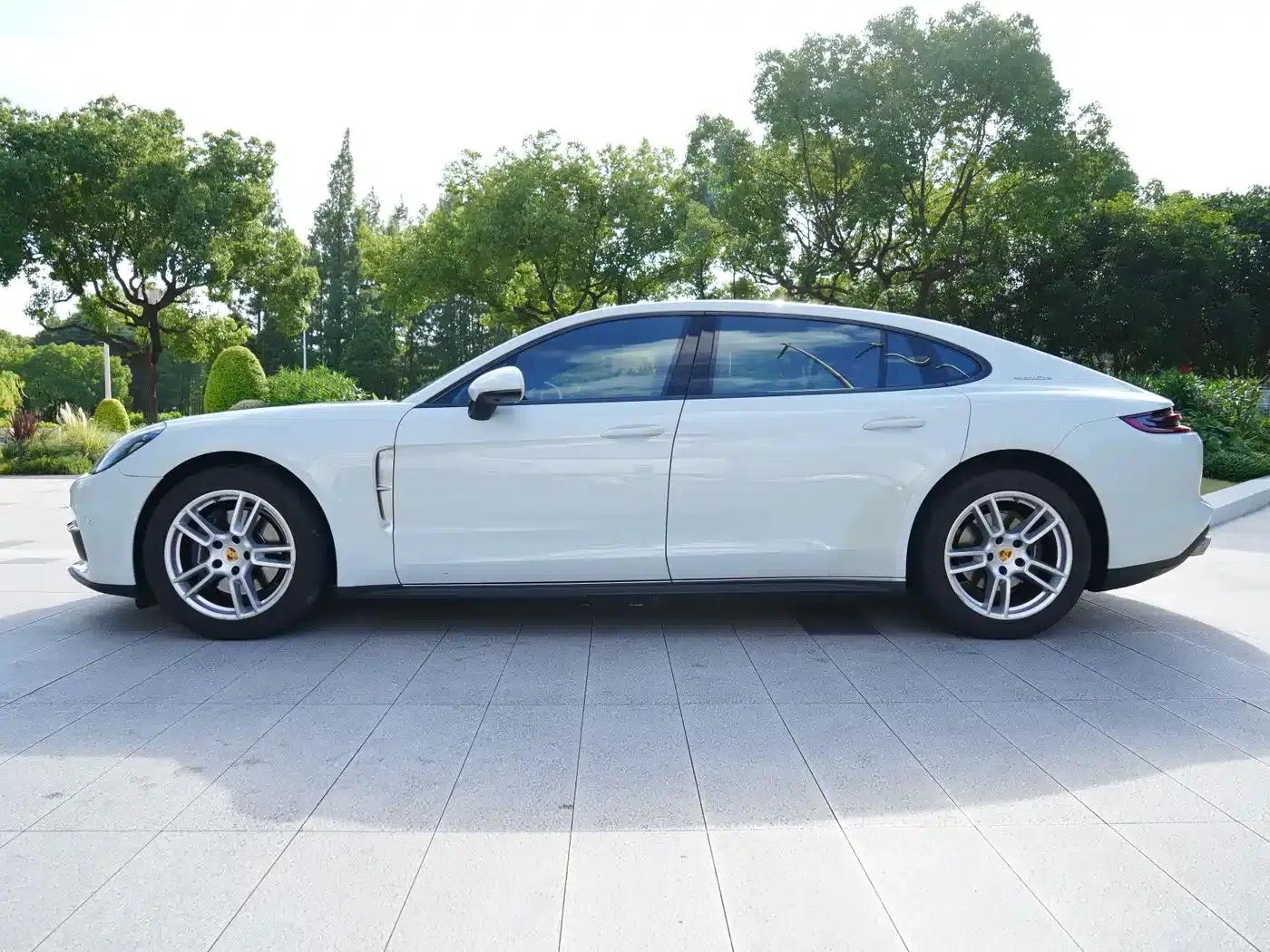 2017 Panamera 4 Executive Long Wheelbase 3.0T — миниатюра 3