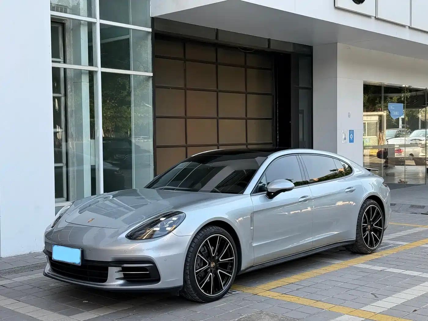 2017 Panamera Executive Long Wheelbase 3.0T — миниатюра 1