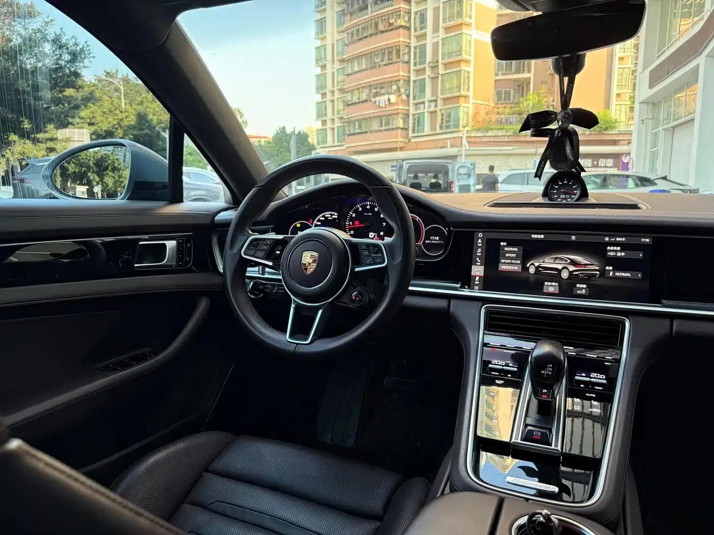 2017 Panamera Executive Long Wheelbase 3.0T — миниатюра 11
