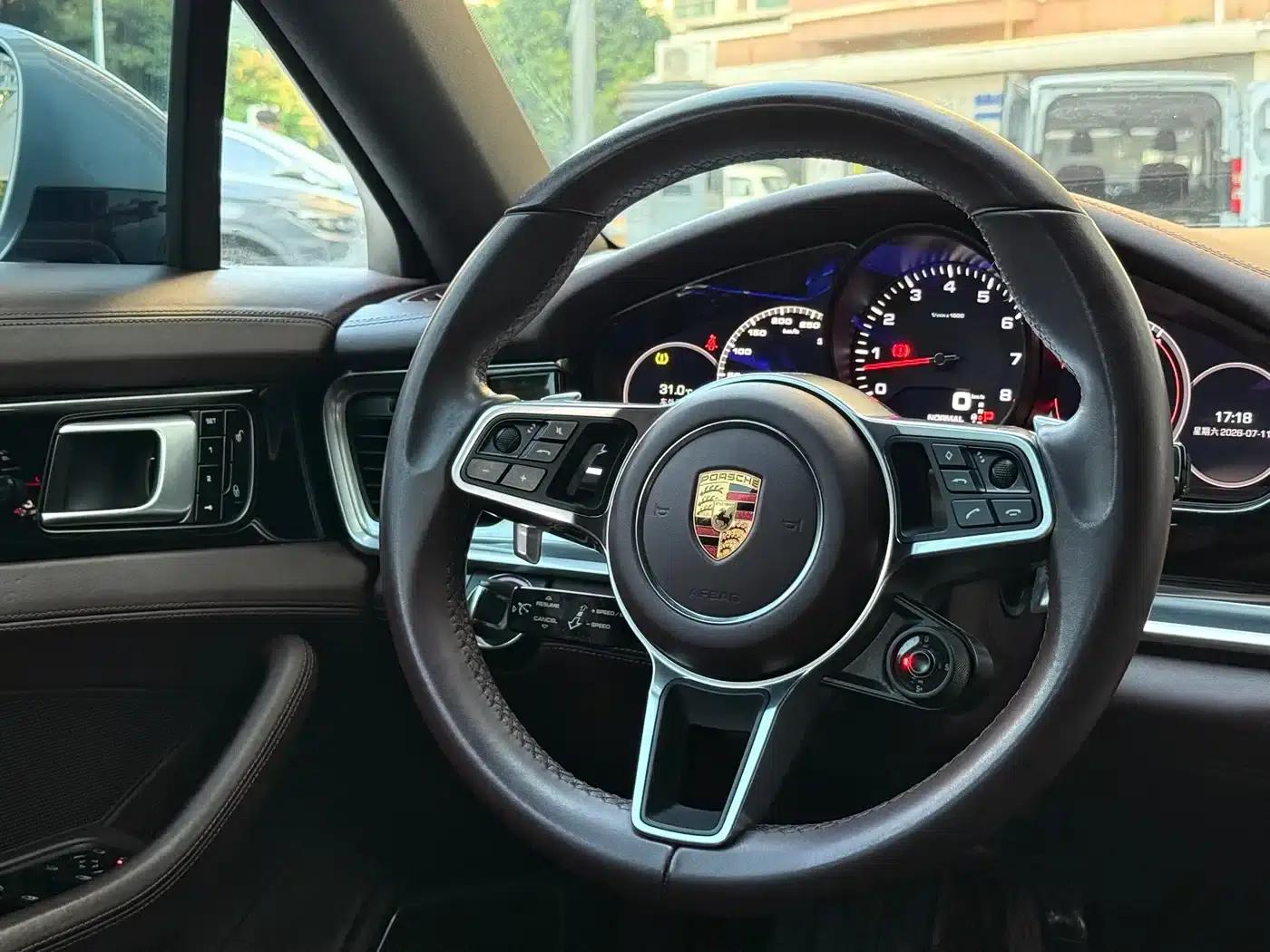 2017 Panamera Executive Long Wheelbase 3.0T — миниатюра 12