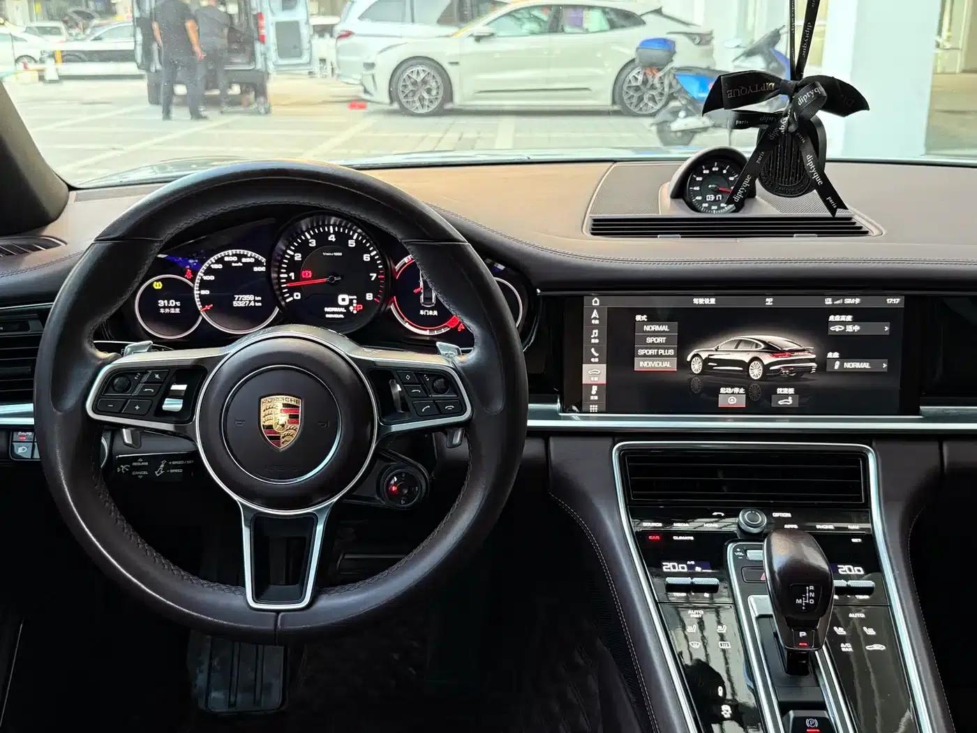 2017 Panamera Executive Long Wheelbase 3.0T — миниатюра 13