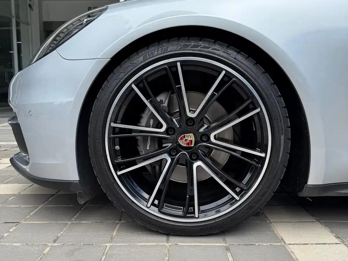 2017 Panamera Executive Long Wheelbase 3.0T — миниатюра 19