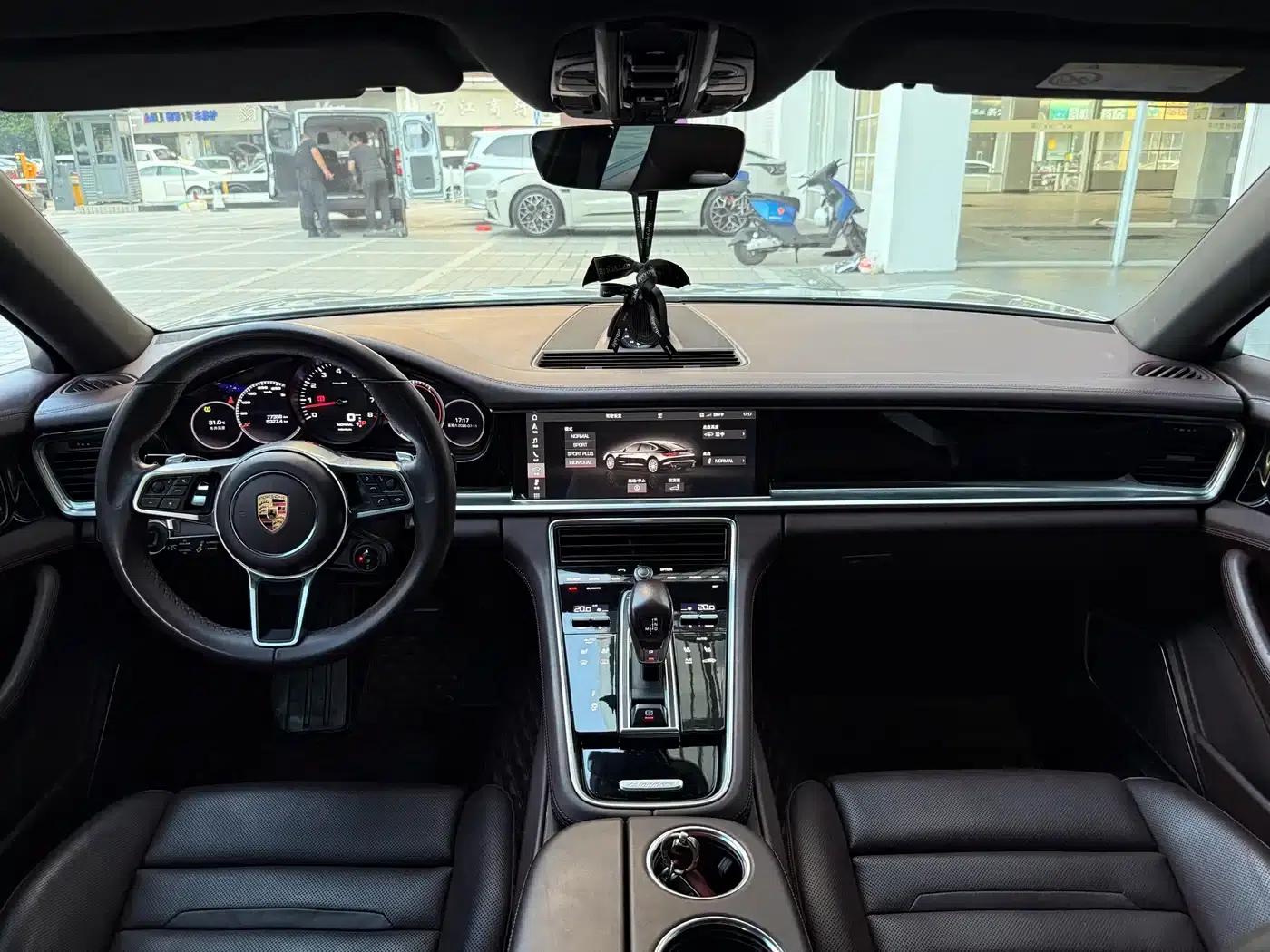 2017 Panamera Executive Long Wheelbase 3.0T — миниатюра 8
