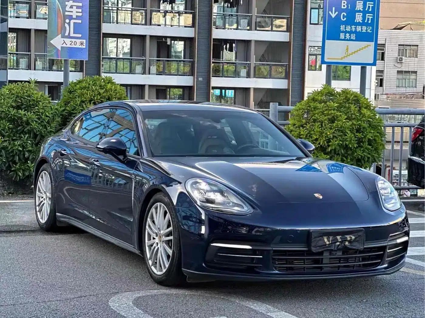 2017 Panamera 4 Executive Long Wheelbase 3.0T — миниатюра 3