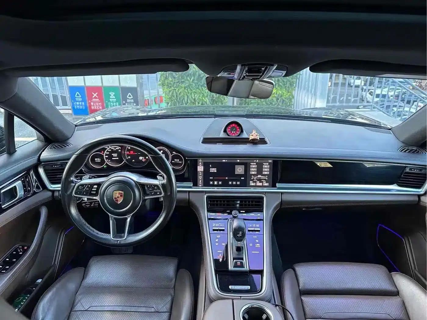 2017 Panamera 4 Executive Long Wheelbase 3.0T — миниатюра 4