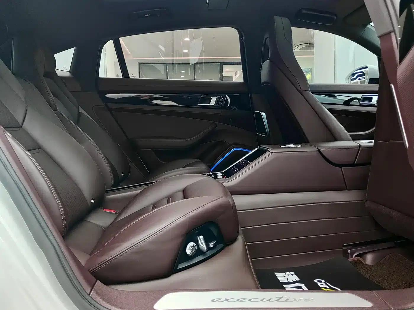 2017 Panamera 4 Executive Long Wheelbase 3.0T — миниатюра 13