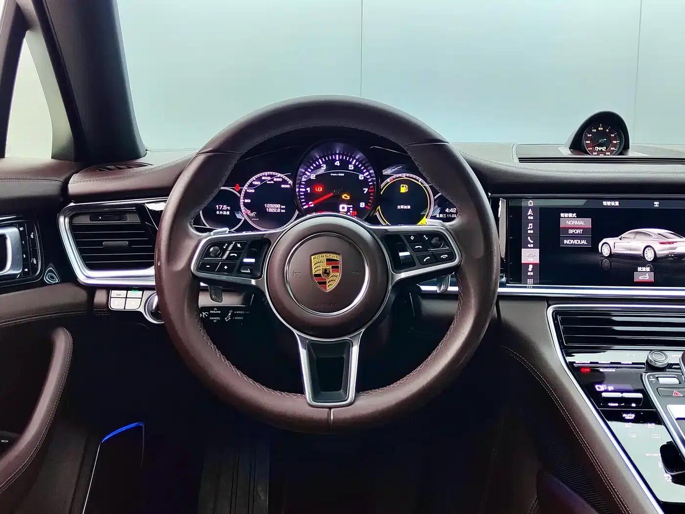 2017 Panamera 4 Executive Long Wheelbase 3.0T — миниатюра 16