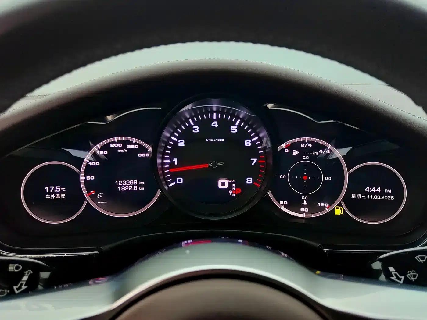 2017 Panamera 4 Executive Long Wheelbase 3.0T — миниатюра 17