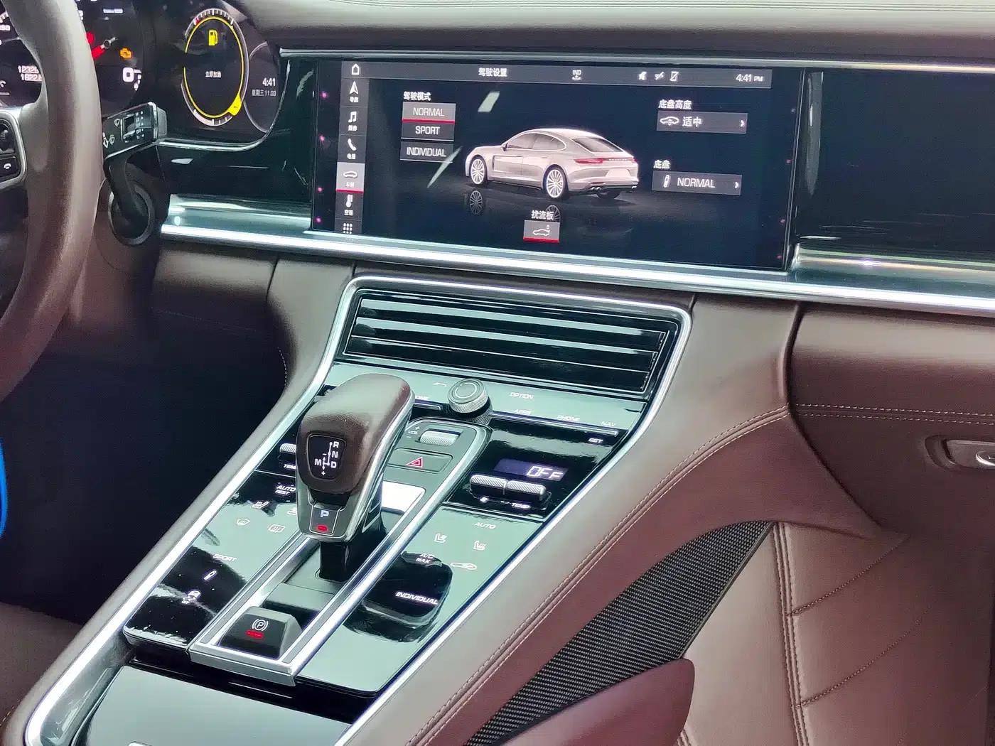 2017 Panamera 4 Executive Long Wheelbase 3.0T — миниатюра 19