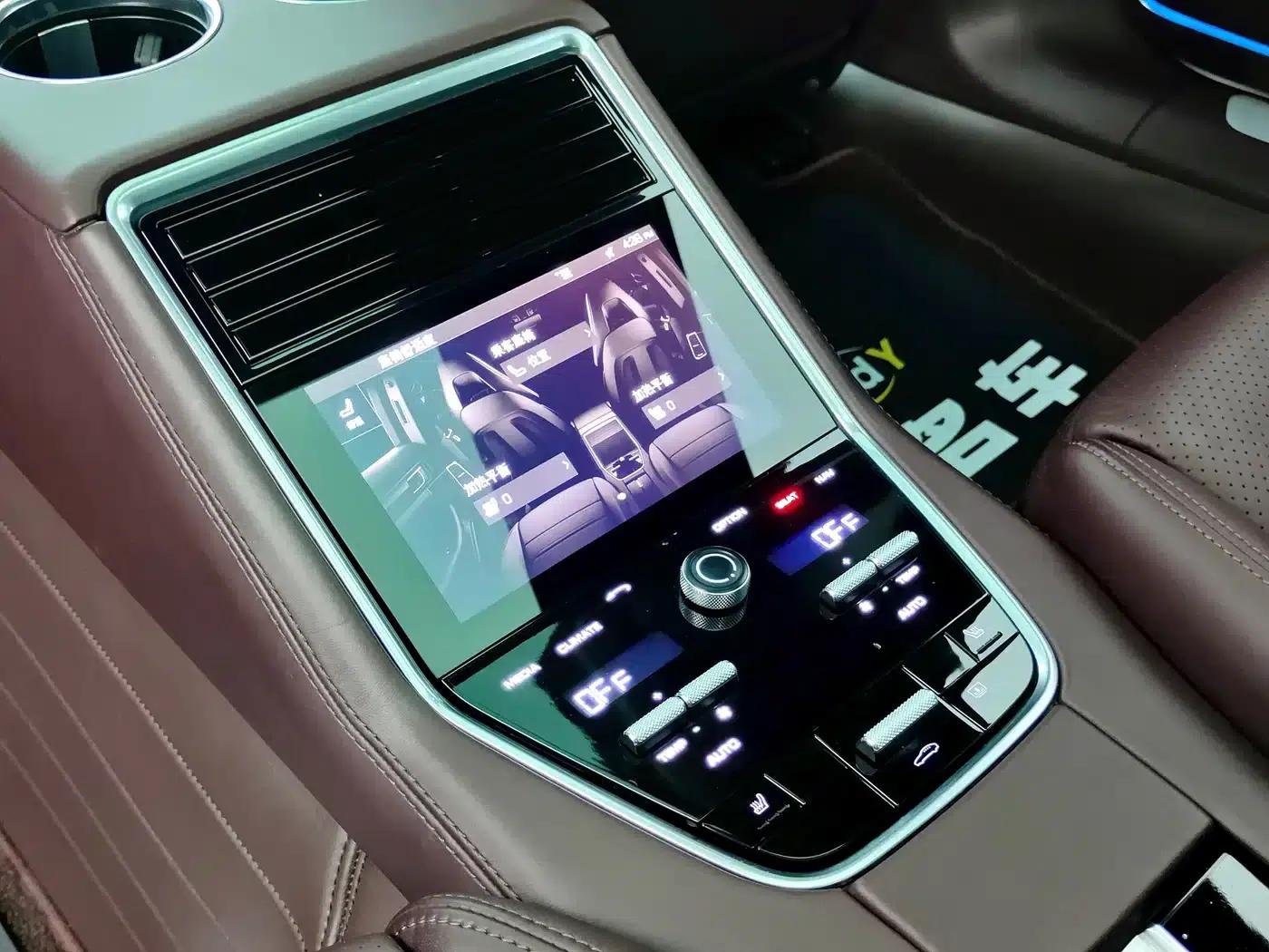 2017 Panamera 4 Executive Long Wheelbase 3.0T — миниатюра 20