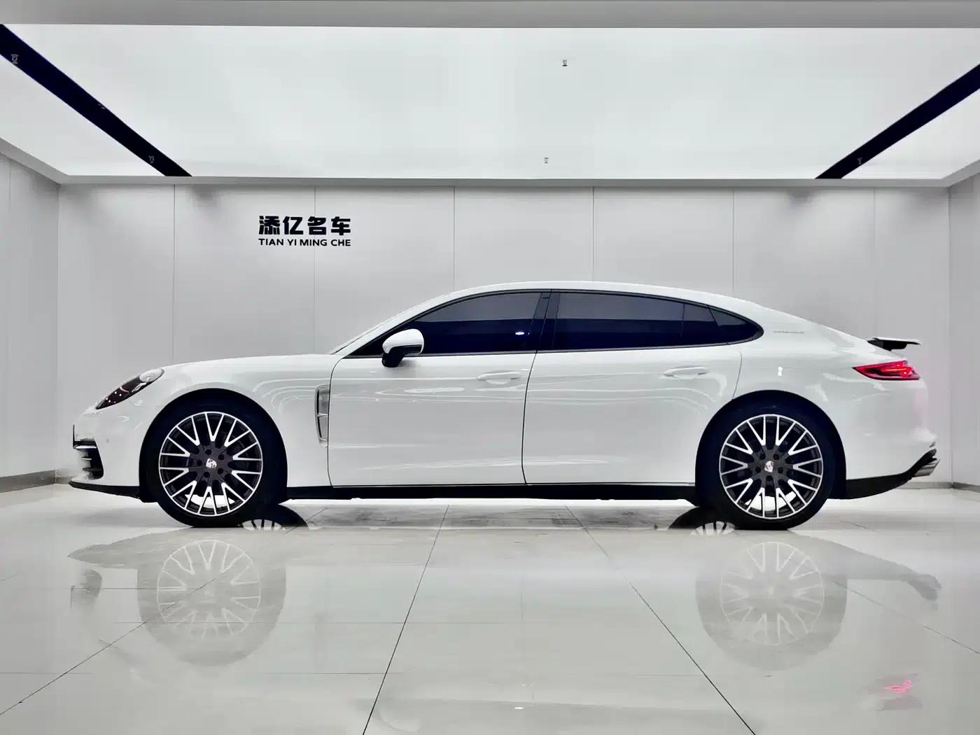 2017 Panamera 4 Executive Long Wheelbase 3.0T — миниатюра 4