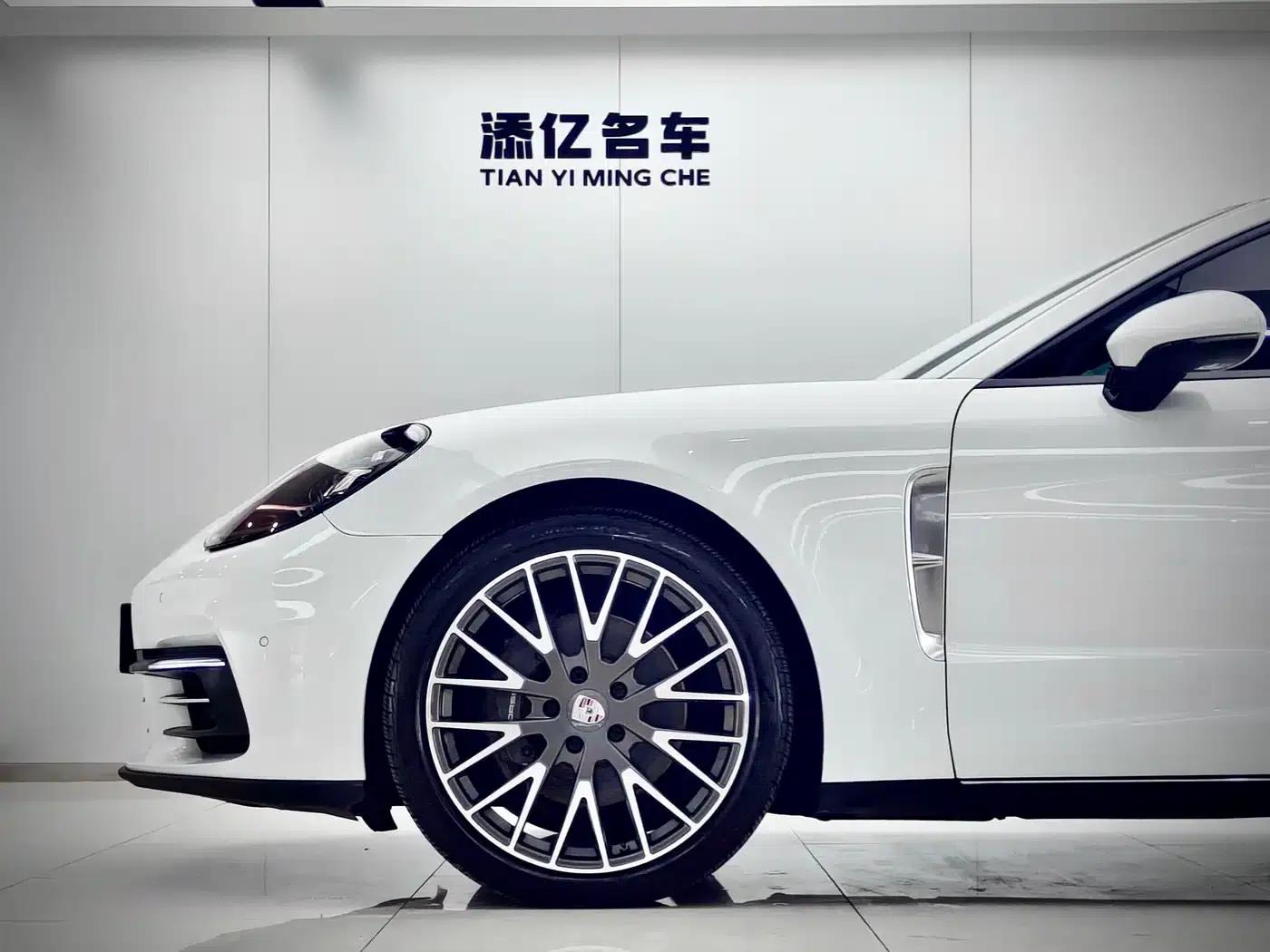 2017 Panamera 4 Executive Long Wheelbase 3.0T — миниатюра 6