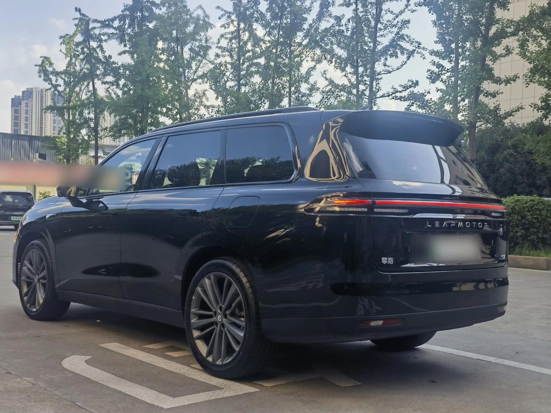 Leapmotor C16 2026 Extended-Range 280 LiDAR Zhizun Edition 6 Seats — миниатюра 16