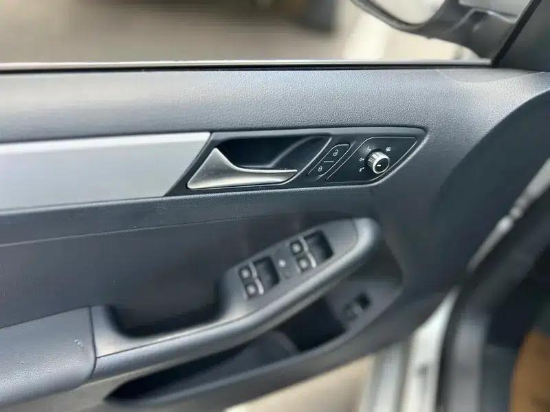 2014 Volkswagen Sagitar 1.6L Manual Comfort Edition — миниатюра 20