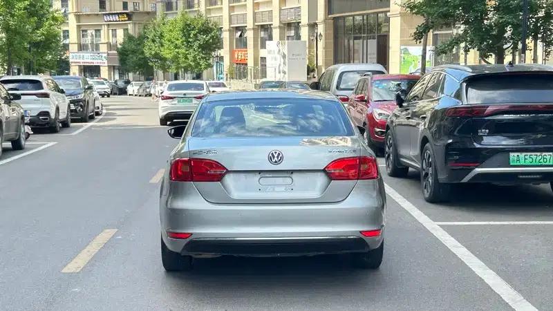 2014 Volkswagen Sagitar 1.6L Manual Comfort Edition — миниатюра 6