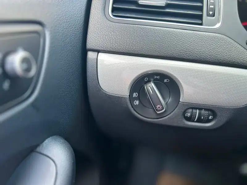 2014 Volkswagen Sagitar 1.6L Manual Comfort Edition — миниатюра 9