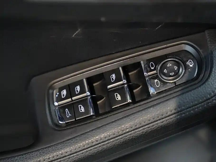 2017 Macan 2.0T — миниатюра 13