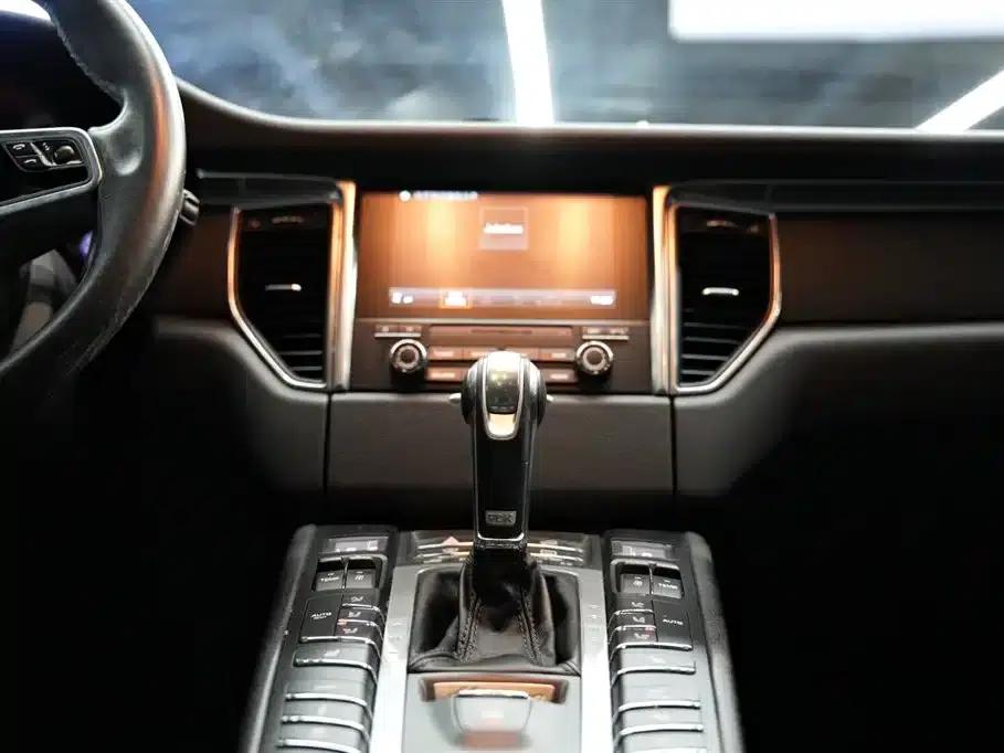 2017 Macan 2.0T — миниатюра 16