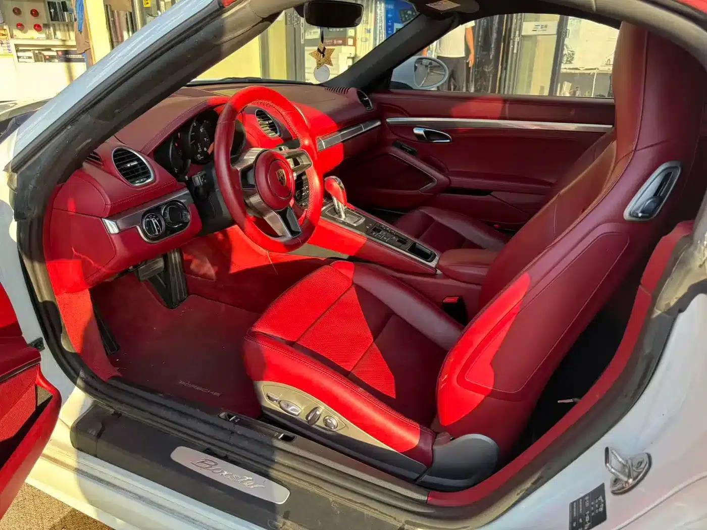 2021 Porsche 718 Boxster 2.0T — миниатюра 5
