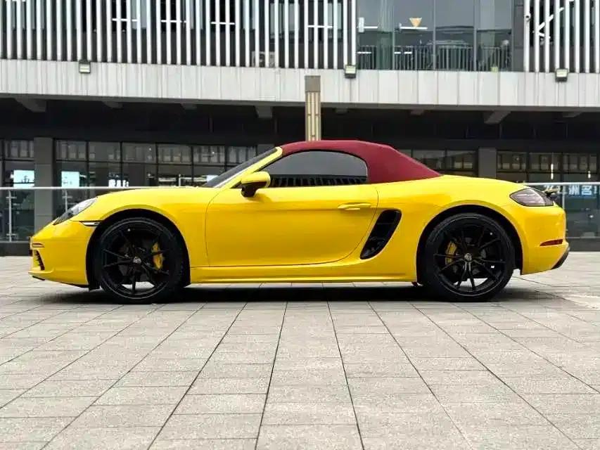 2022 Porsche 718 Boxster 2.0T — миниатюра 3