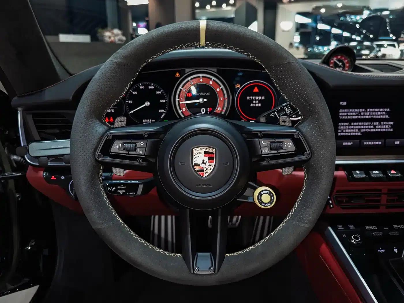 2022 Porsche 911 Turbo S 3.7T — миниатюра 10