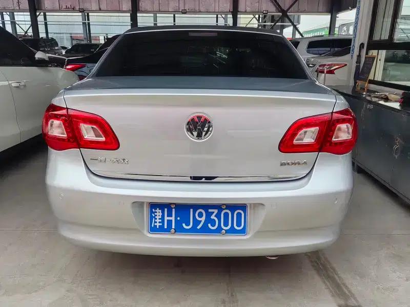 2012 Volkswagen Bora 1.6L Manual Comfort Model — миниатюра 2