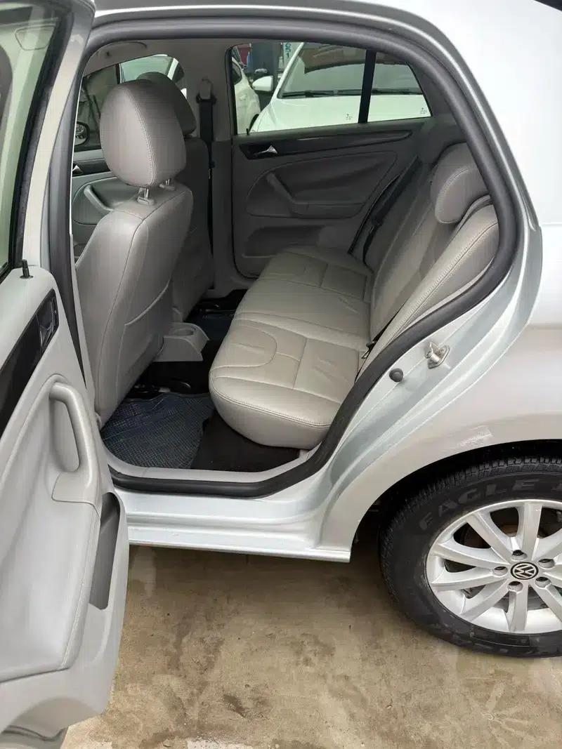 2012 Volkswagen Bora 1.6L Manual Comfort Model — миниатюра 4